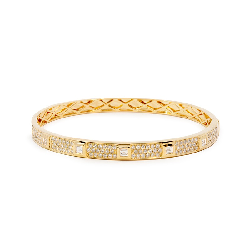 18K Yellow Gold Alternating Pavé Diamond and Bezel Set Bangle
