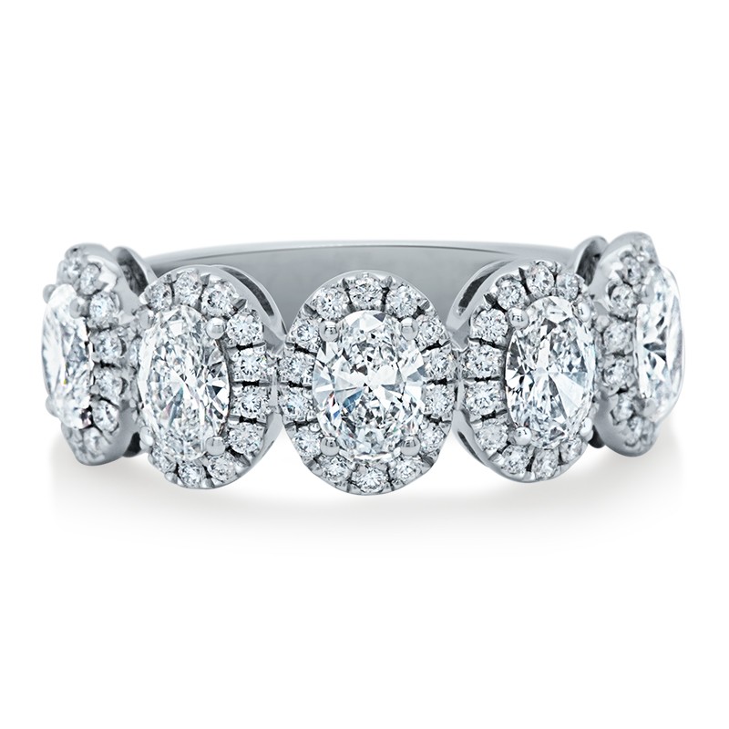 18k White Gold Oval Diamond Ring