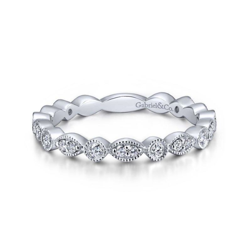 14k White Gold Alternating Diamond Bezel Ring