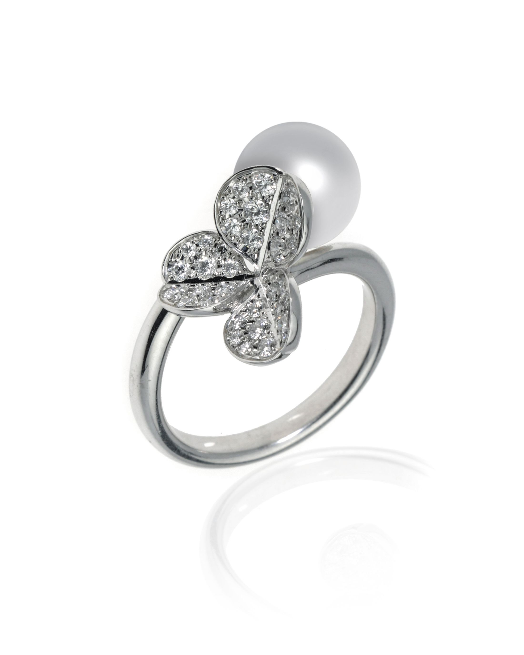 18k White Gold Fortune Leaves and Pearl Ring