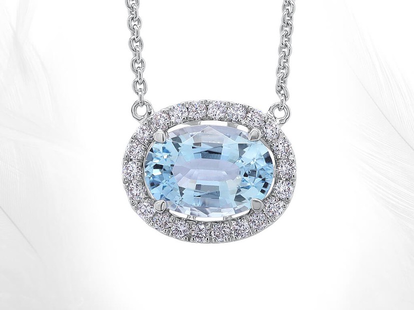 18k White Gold Oval Aquamarine Diamond Frame Necklace