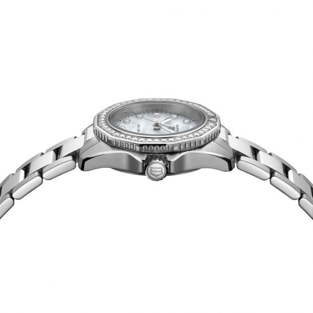 AQUARACER Professional 200 Quartz Diamond Mother of Pearl Dial Watch